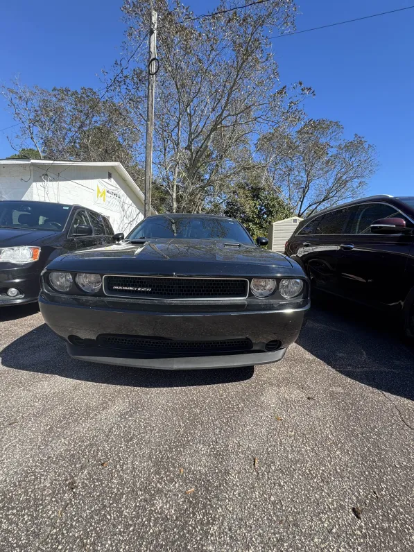 2014 Dodge Challenger SXT's photo